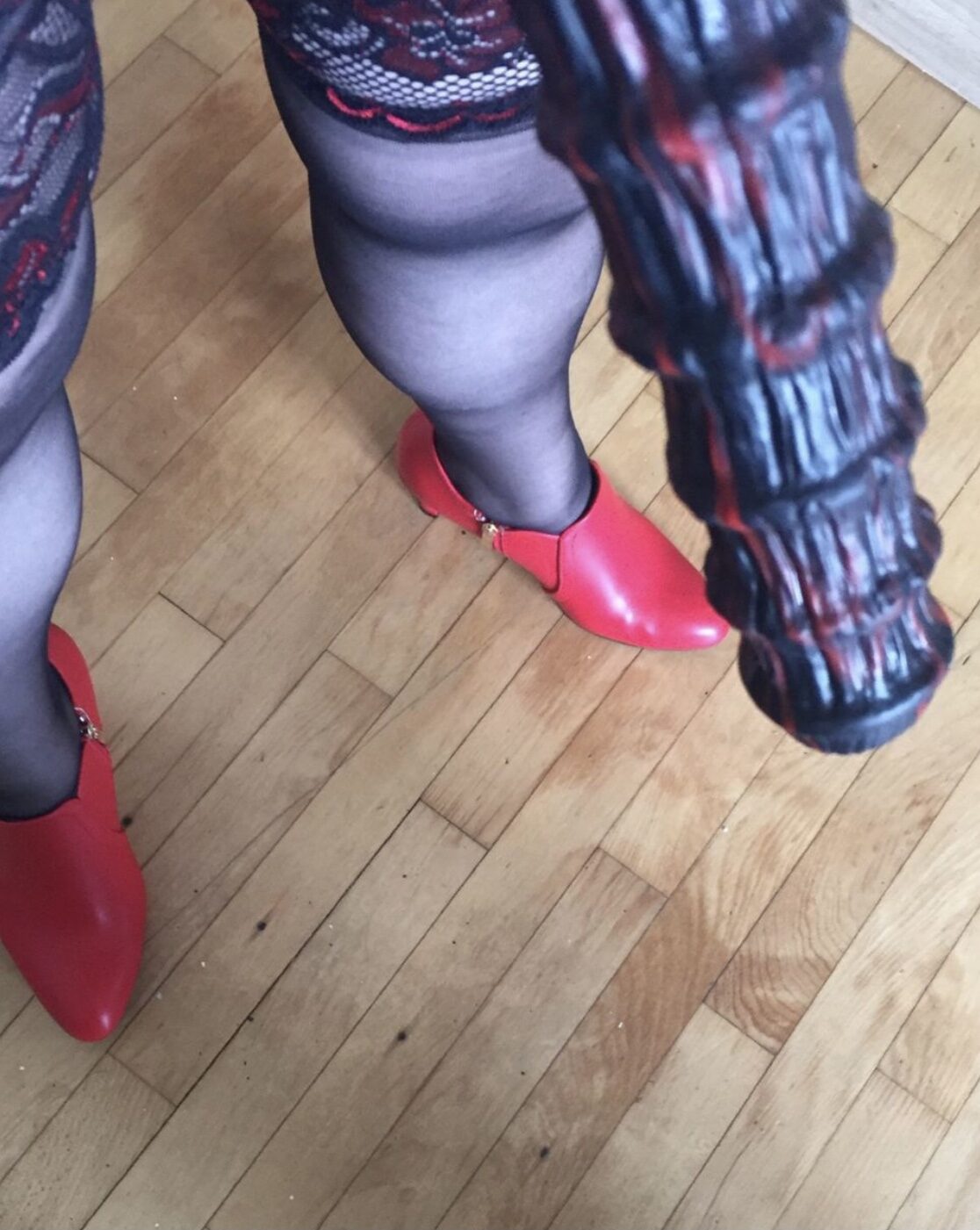 Mistress Spar Dame iført Strap-on.